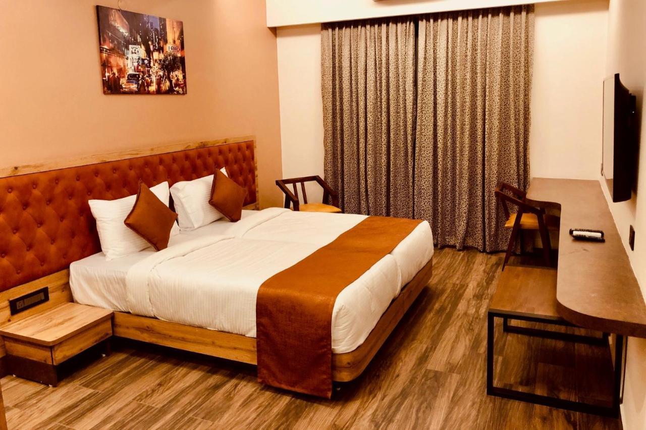 Hotel Ganga Sagar มังคาลอร์ ภายนอก รูปภาพ